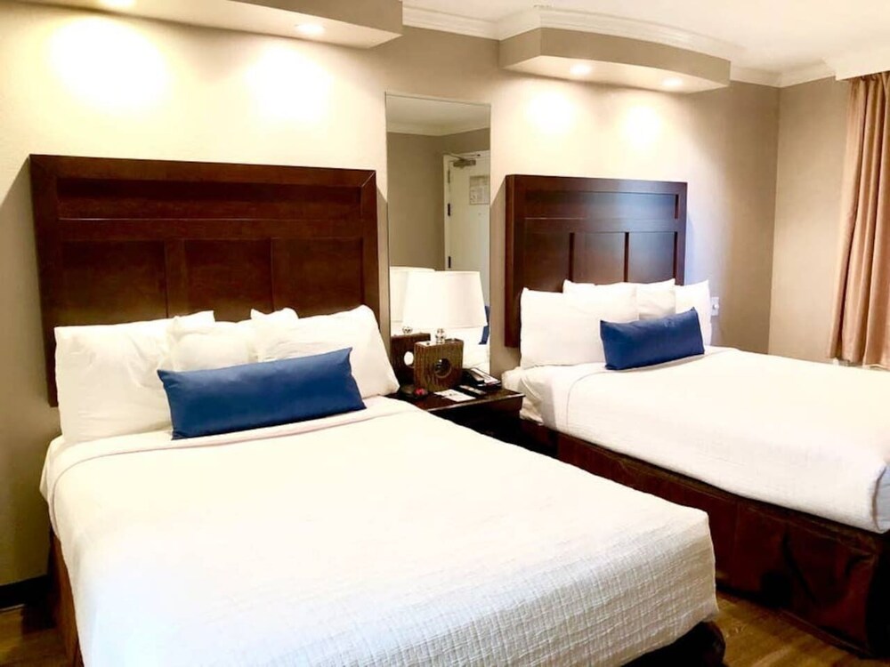 ★OCEANFRONT & SAND BELOW★Pools★Hot Tubs★Lazy River★S145