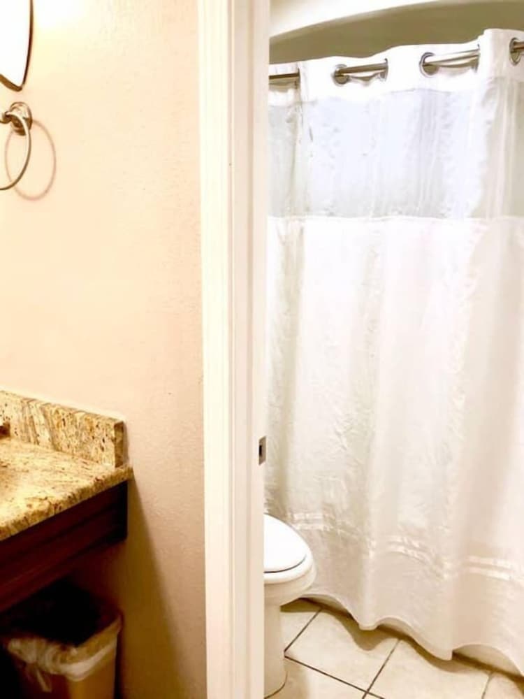 ★OCEANFRONT & SAND BELOW★Pools★Hot Tubs★Lazy River★S145