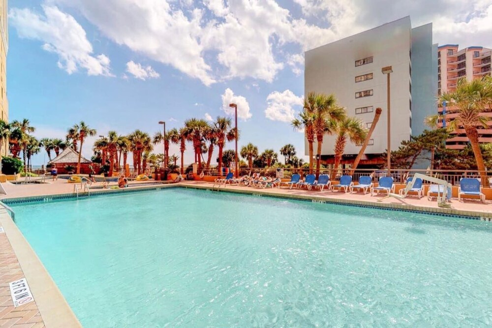 ★OCEANFRONT & SAND BELOW★Pools★Hot Tubs★Lazy River★S145