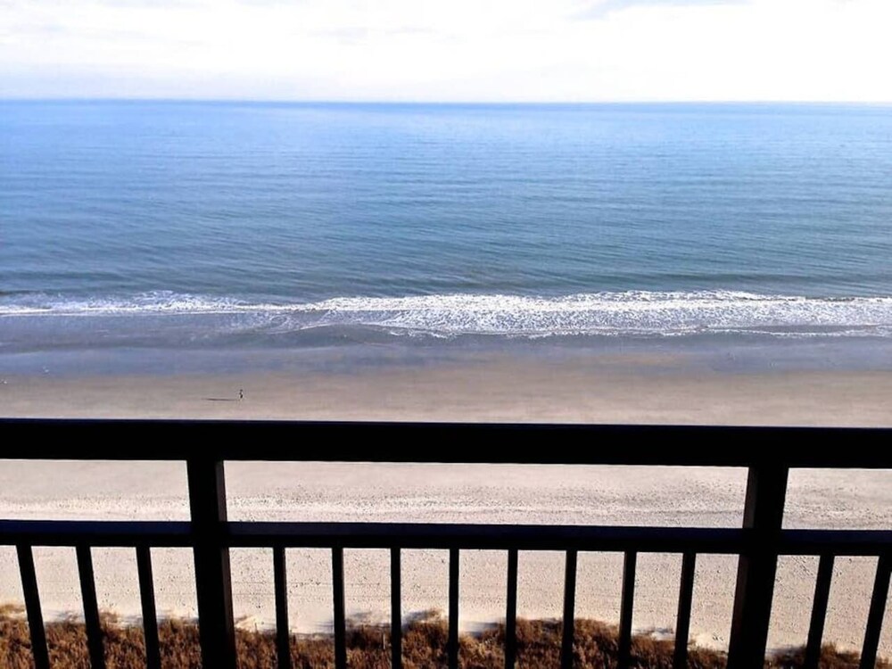 ★OCEANFRONT & SAND BELOW★Pools★Hot Tubs★Lazy River★S145