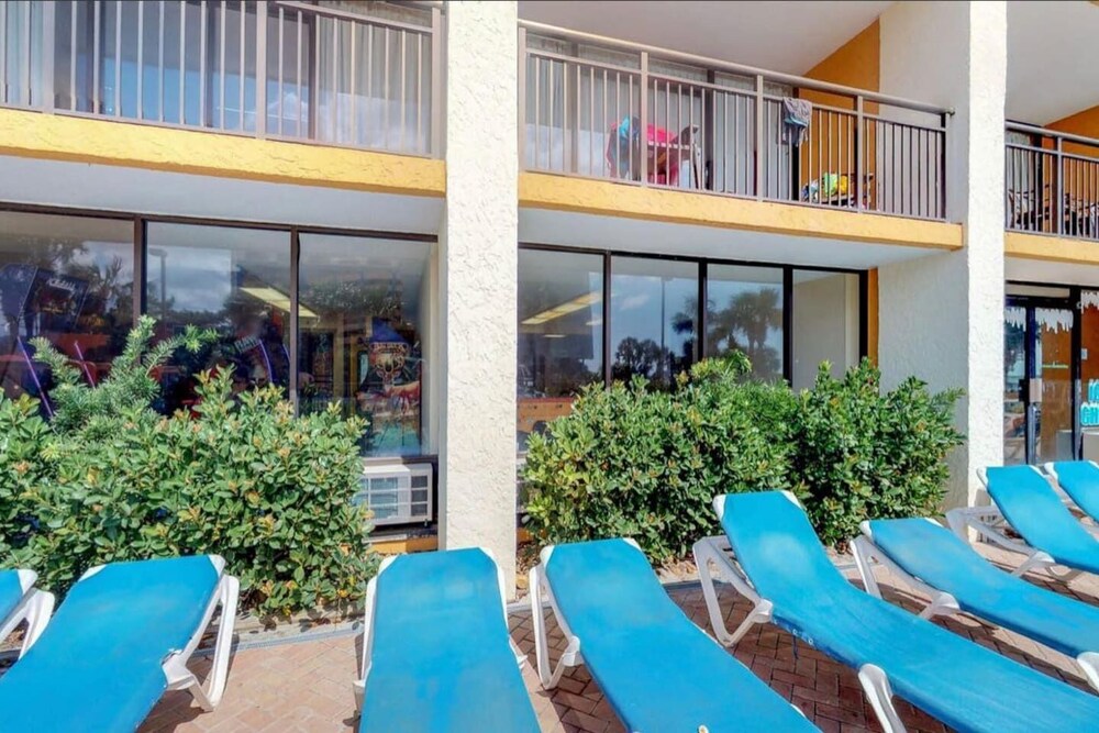 ★OCEANFRONT & SAND BELOW★Pools★Hot Tubs★Lazy River★S145