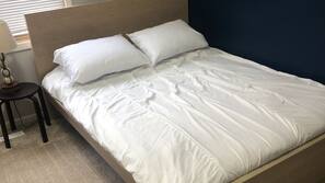 3 bedrooms, iron/ironing board, WiFi, linens