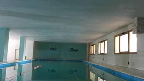 Indendørs pool, sæsonbestemt udendørs pool