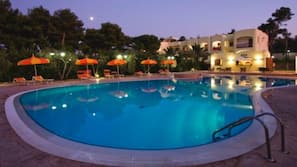 Indendørs pool, sæsonbestemt udendørs pool