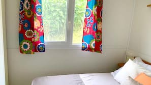 2 bedrooms, iron/ironing board, free WiFi