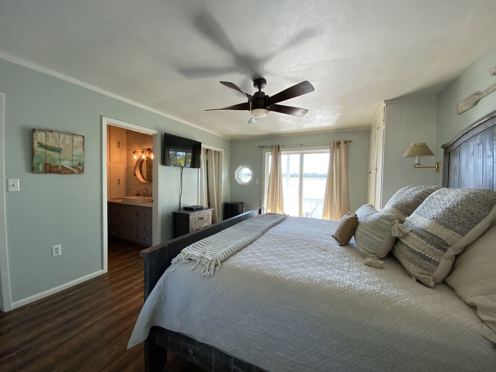 The Lily Pad On Caney Lake In Chatham Hotel Rates Reviews On Orbitz The Lily Pad On Caney Lake In Chatham Hotel Rates Reviews On Orbitz