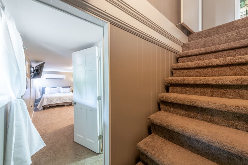 Riverfront | Pvt Dock | Trout Fishing | Firepit | Hot Tub