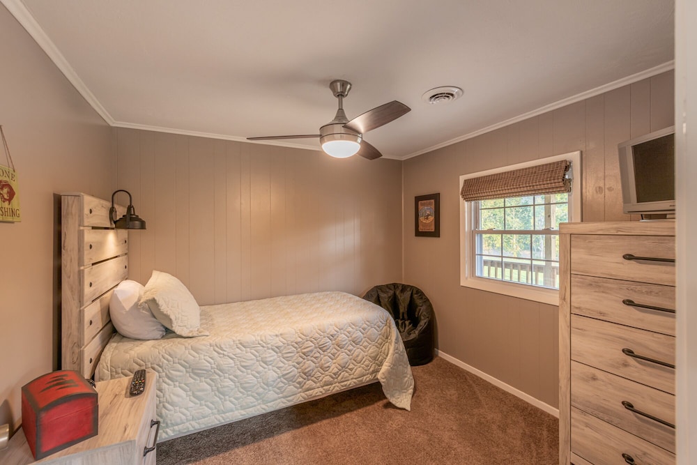 Riverfront | Pvt Dock | Trout Fishing | Firepit | Hot Tub