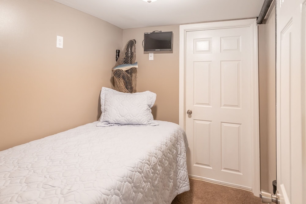 Riverfront | Pvt Dock | Trout Fishing | Firepit | Hot Tub