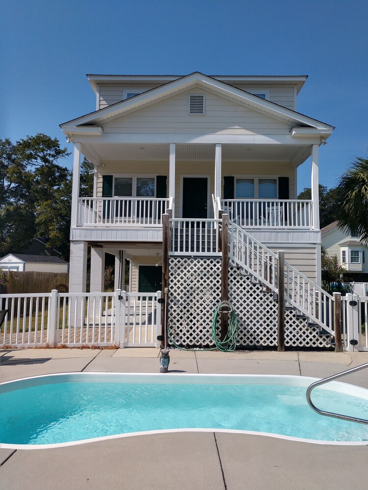 5 Bed - 5 Bath Private Beach House w/ Private Pool & Golf Cart