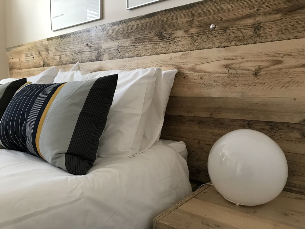 2 Crown Barton - Glastonbury