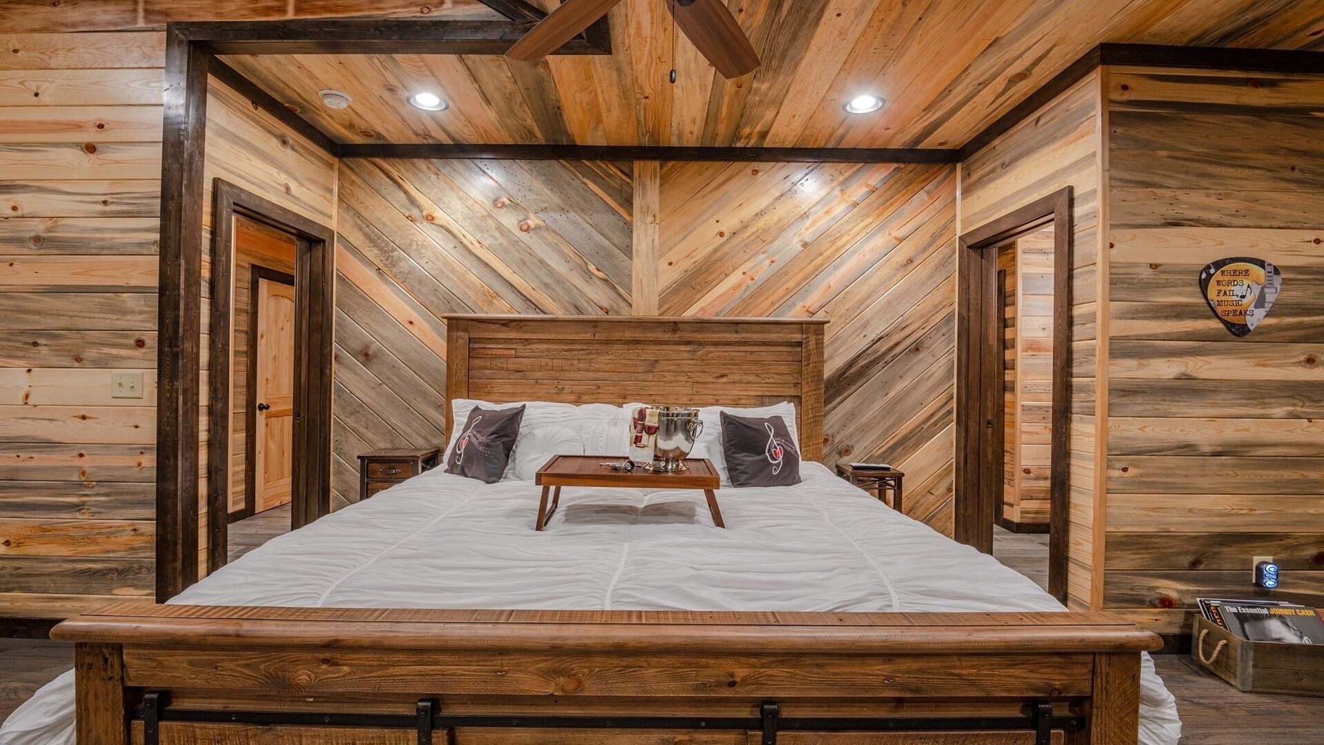 Couples Retreat In The Pines Hot Tub Outdoor Tv Large Master Bath Very Nice 2021 Room Prices Deals Reviews Expedia Com