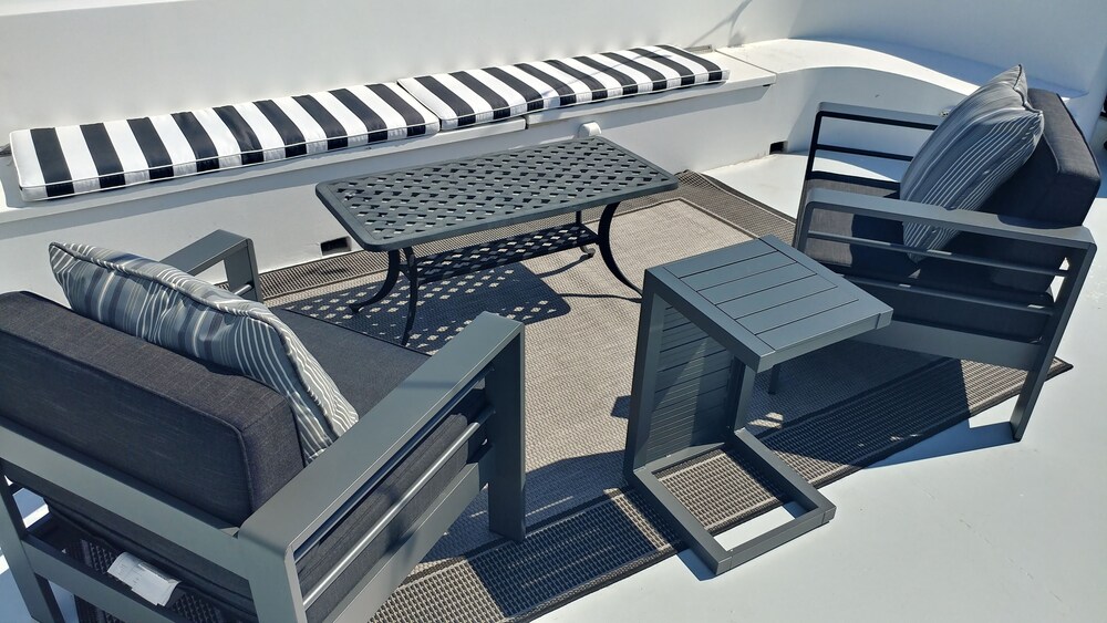 LUX 84’ YACHT<br>PREMIER HOST<br>BRAND NEW INTERIORS<br>WATER TOYS AND ADD ON CHARTERS<br><br><br>