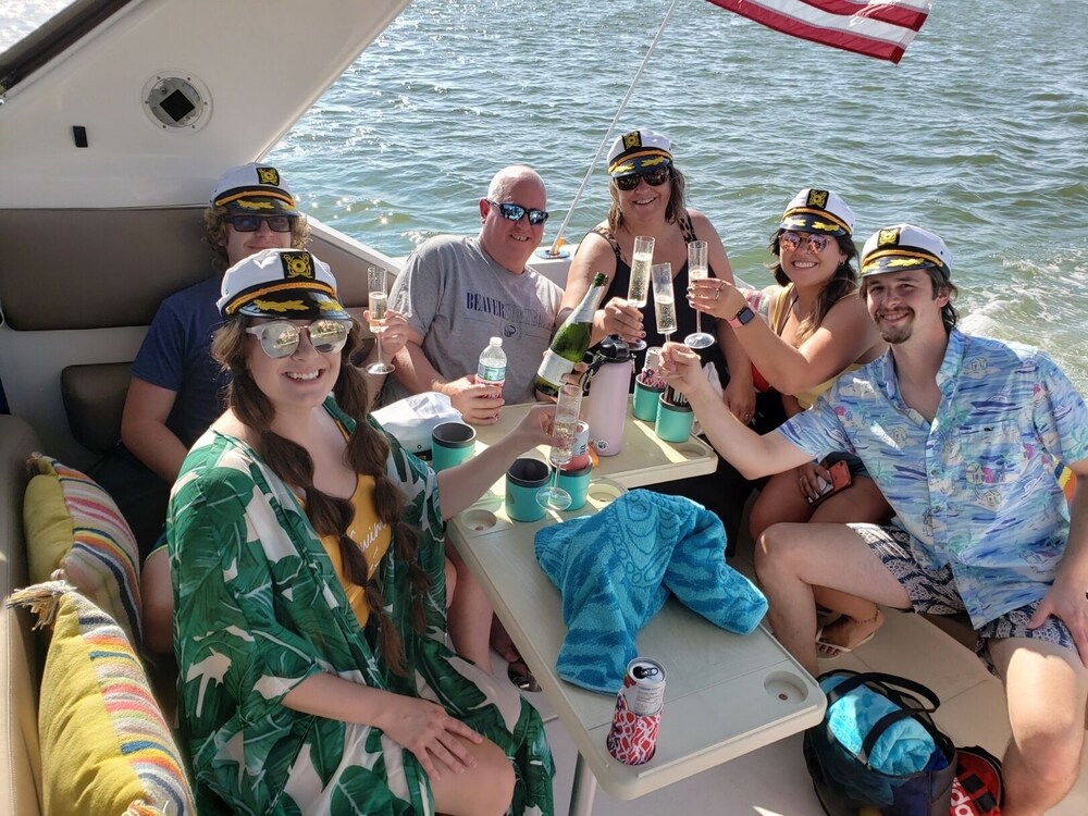 LUX 84’ YACHT<br>PREMIER HOST<br>BRAND NEW INTERIORS<br>WATER TOYS AND ADD ON CHARTERS<br><br><br>