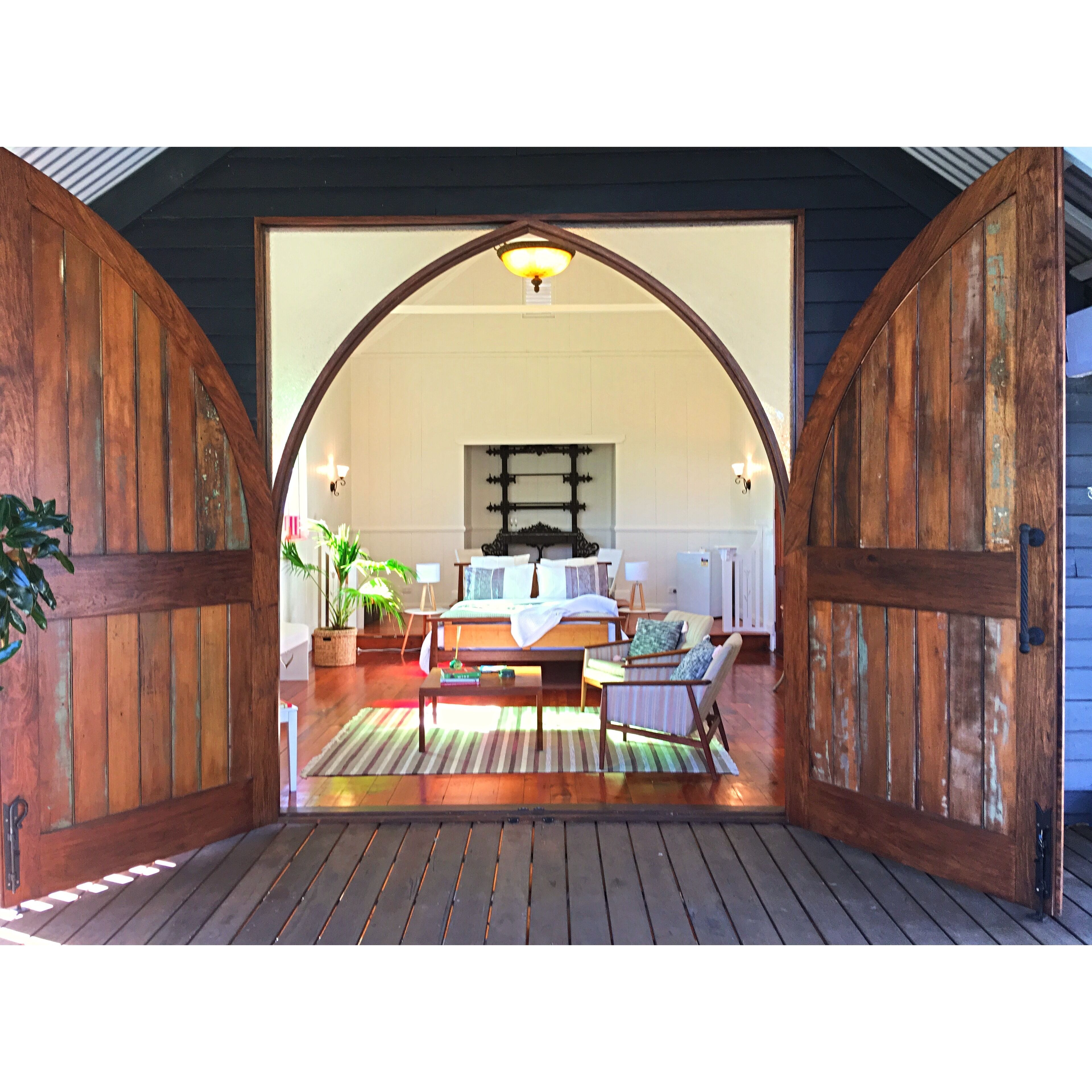 Historic 100yo Chapel and Private Homestead sleeping 8-10