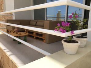 Comfort Apartment, 2 Bedrooms, Ocean View, Beachfront | Balcony