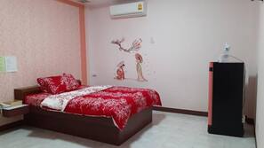 Desk, laptop workspace, free WiFi, linens