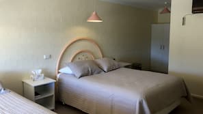 Iron/ironing board, free WiFi, linens