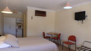 Iron/ironing board, free WiFi, linens