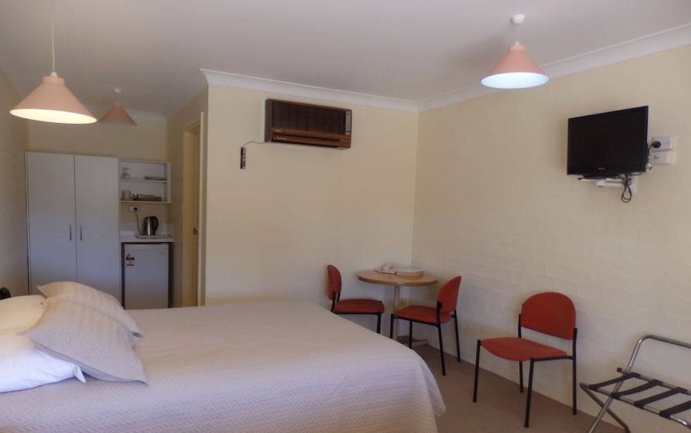 Motel Royal Tara AU145 Deals & Reviews (Binalong, AUS) Wotif Motel Royal Tara AU145 Deals & Reviews (Binalong, AUS) Wotif