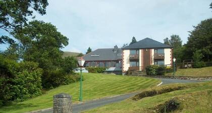 Kylemore Pass Hotel