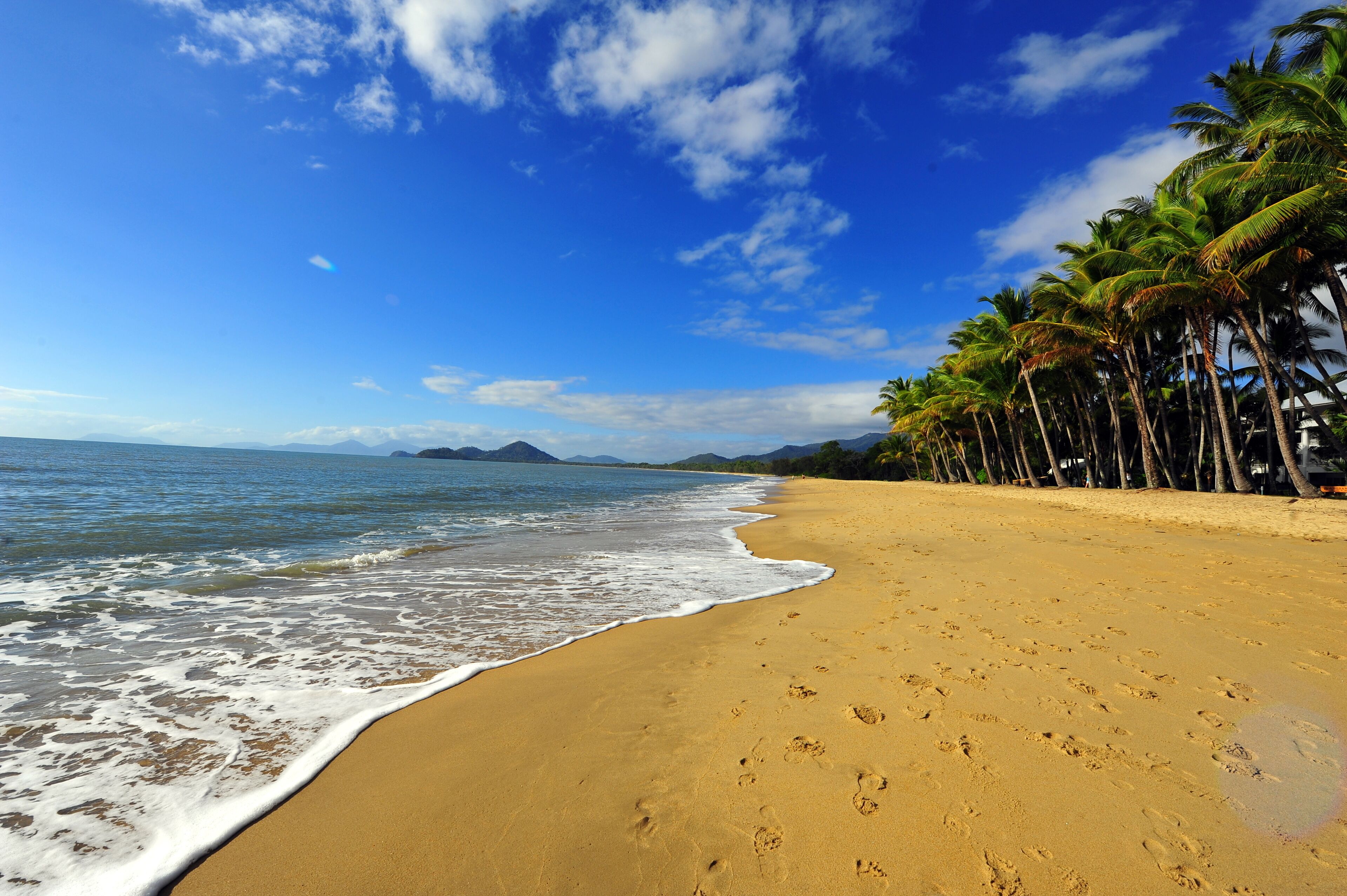 Large  self contained 3 bedroom apartments set in  2.5 acres of tropical gardens