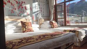 Desk, iron/ironing board, free WiFi, linens