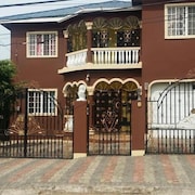 picture Castle View Guest House Mandeville Contact Number expedia