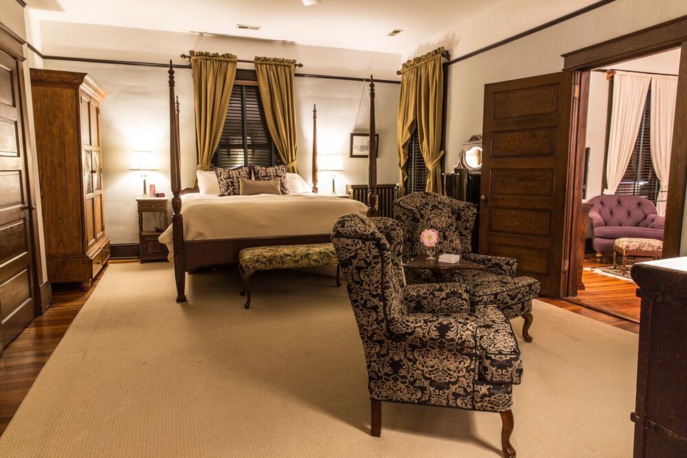 Double Oaks Bed and Breakfast, Greensboro 213 Room Prices & Reviews