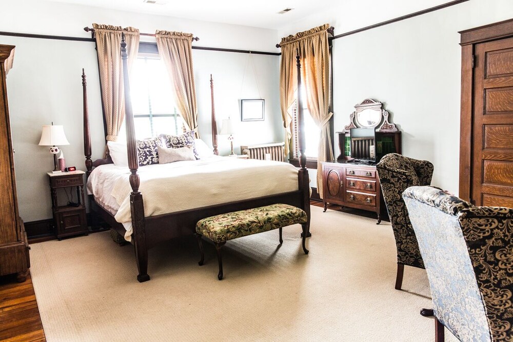 Double Oaks Bed and Breakfast in Greensboro Best Rates & Deals on Orbitz
