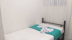 Roupas de cama premium, cortinas blackout, ferros/tábuas de passar roupa
