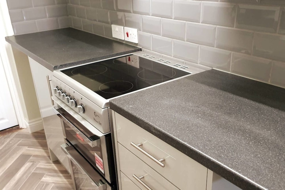 Quiet 2 Bedroom Apartment With Private Entrance