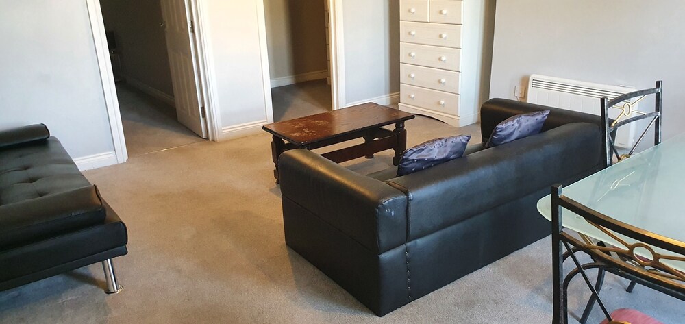 Quiet 2 Bedroom Apartment With Private Entrance