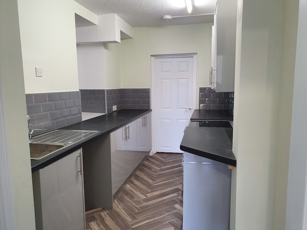 Quiet 2 Bedroom Apartment With Private Entrance