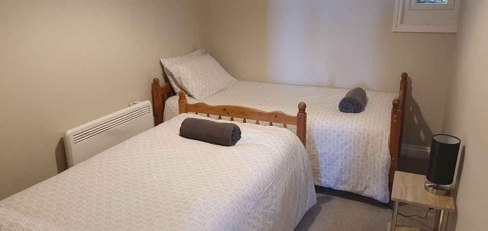 Quiet 2 Bedroom Apartment With Private Entrance