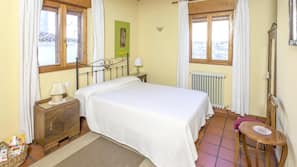5 bedrooms, iron/ironing board, free WiFi