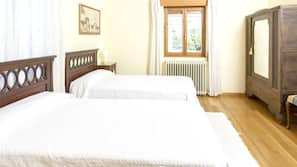 5 bedrooms, iron/ironing board, free WiFi