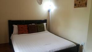 Minibar, desk, free WiFi, linens