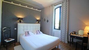 Cofres nos quartos, individualmente decorados