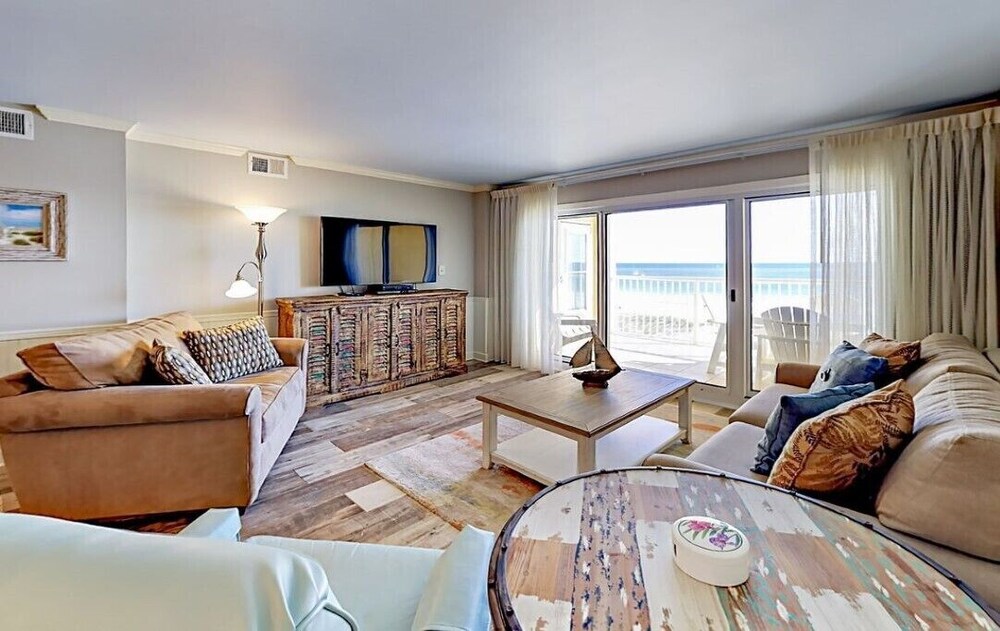 2BR Driftwood Towers, Direct Oceanfront Completely Remodeled, West