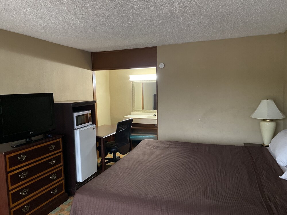 Cozy Inn Reviews, Photos & Rates