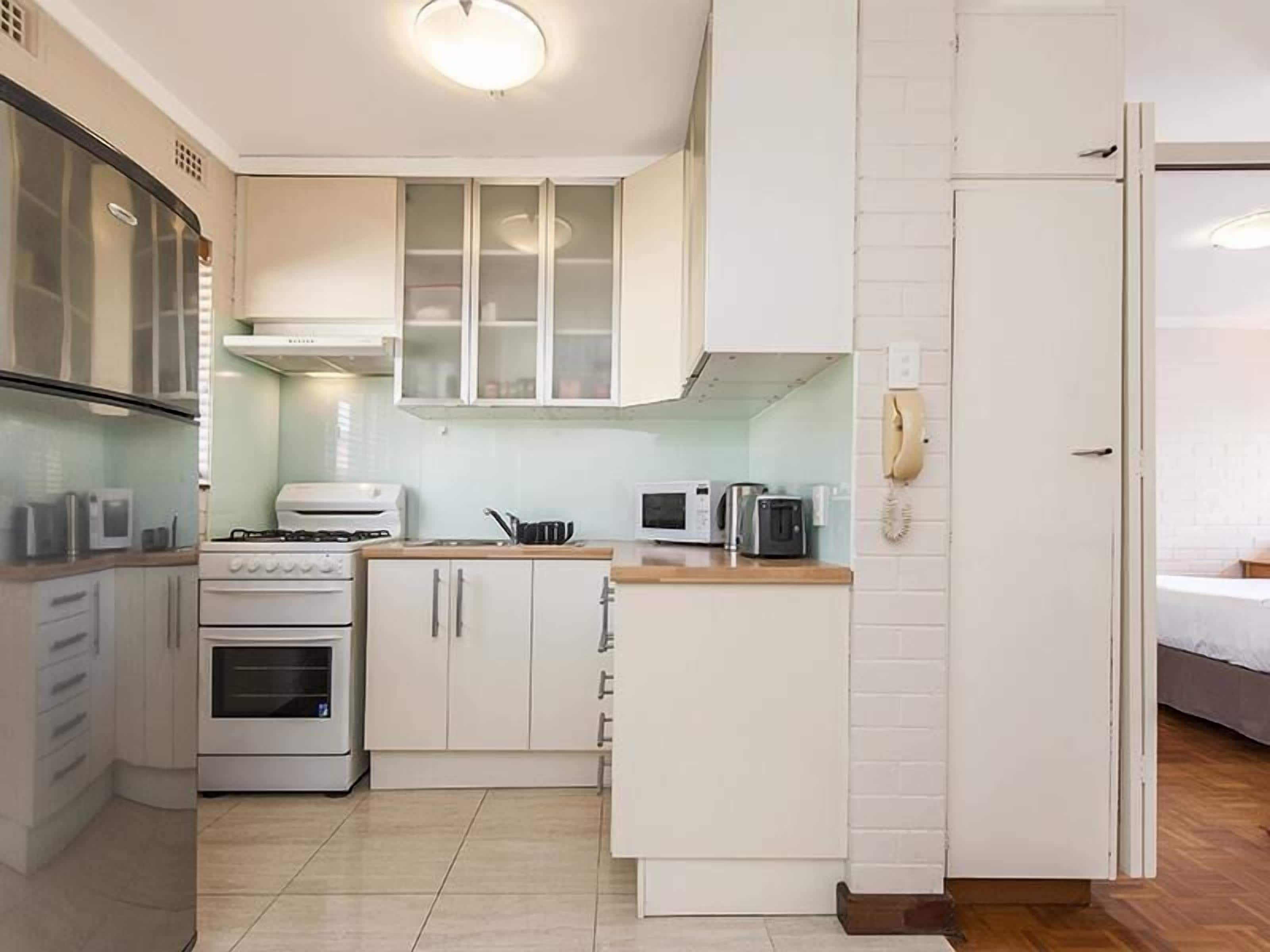 Stylish and Cosy Third Floor Apartment - Available for Long Term Rent