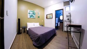 Caja fuerte, tabla de planchar con plancha, wifi gratis y ropa de cama