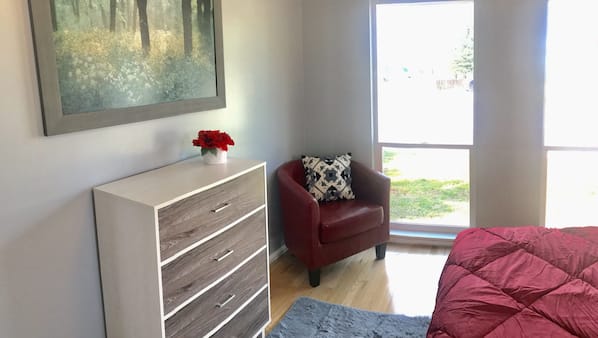 4 bedrooms, iron/ironing board, Internet, linens