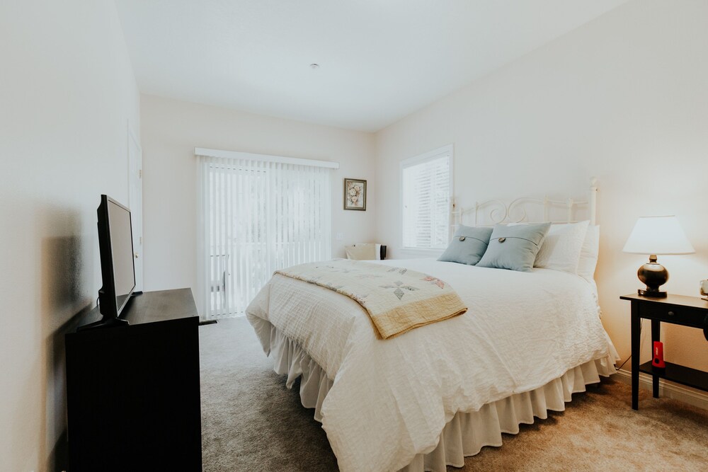 The Applewood Inn BRIGHT & SPACIOUS Mountain Retreat! Wrightwood Vrbo