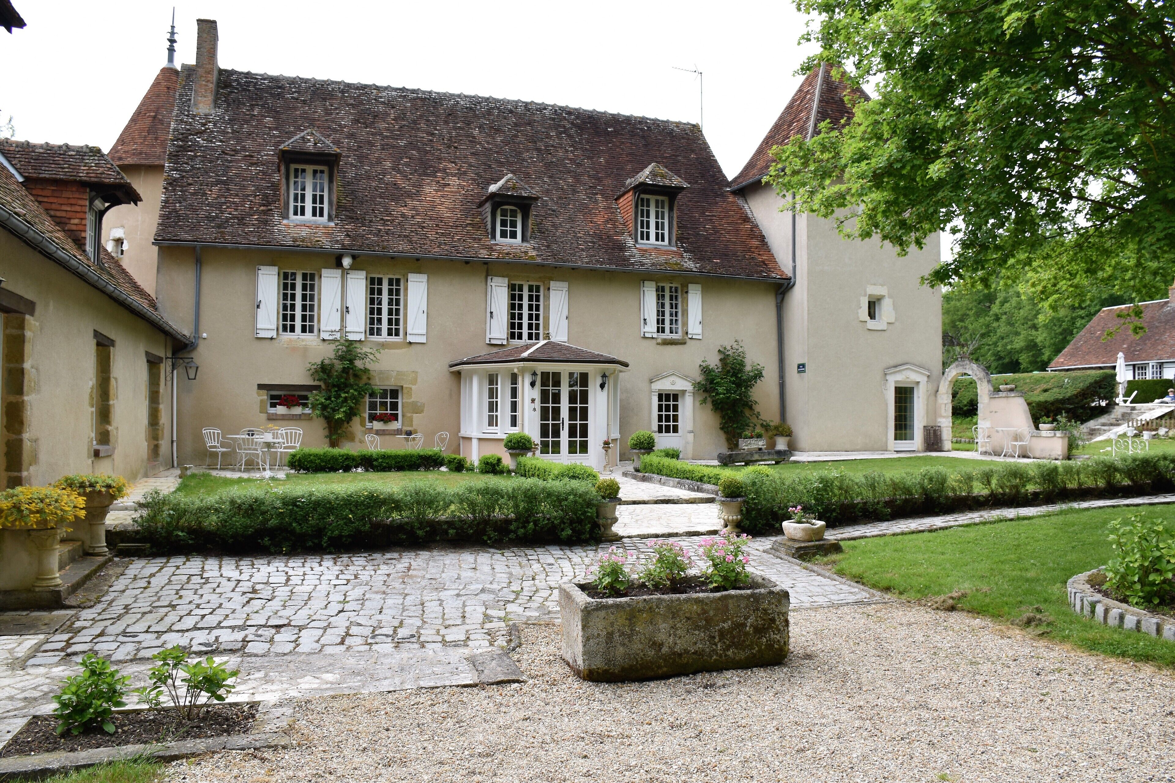 Le Petit Chateau De Sainte Colombe Bouges Le Chateau 21 Updated Prices Expedia Co Uk