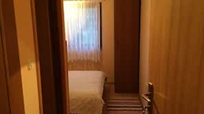 Free WiFi, linens
