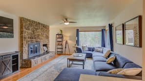 Smart TV, fireplace