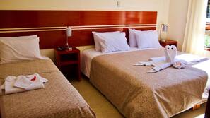Escritorio, cortinas opacas, wifi gratis y ropa de cama