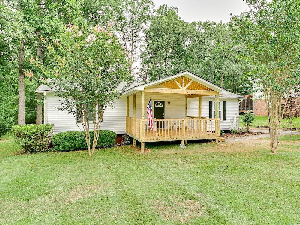 Down town Travelers rest walking to swamp rabbit bike trail Travelers
